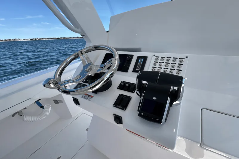 Slide: The Image of Intrepid 345 NOMAD SE 2025 - 35