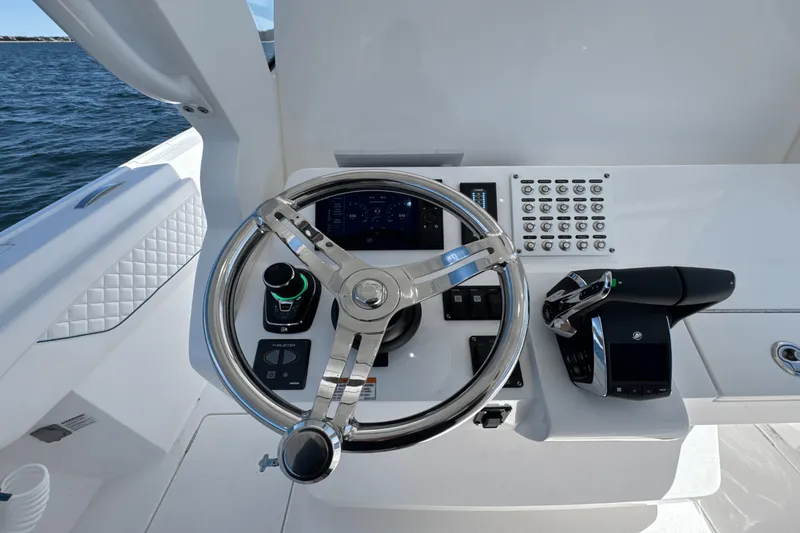 Slide: The Image of Intrepid 345 NOMAD SE 2025 - 37