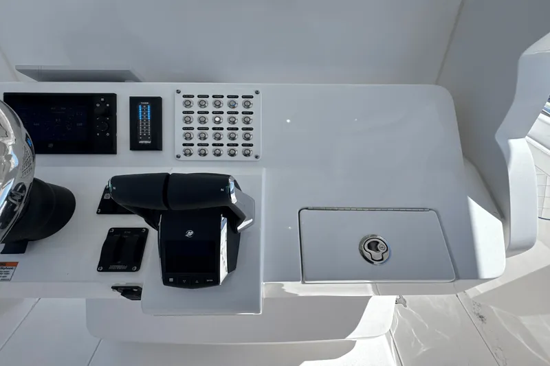 Slide: The Image of Intrepid 345 NOMAD SE 2025 - 38