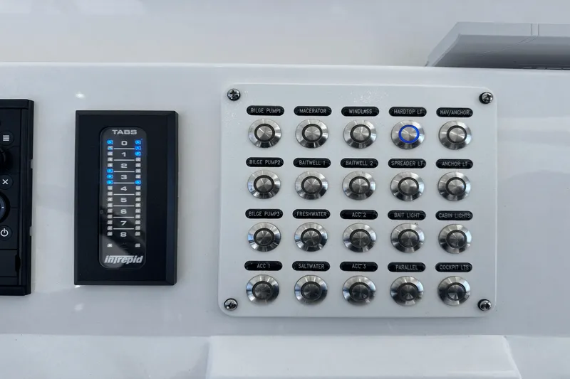 Slide: The Image of Intrepid 345 NOMAD SE 2025 - 40