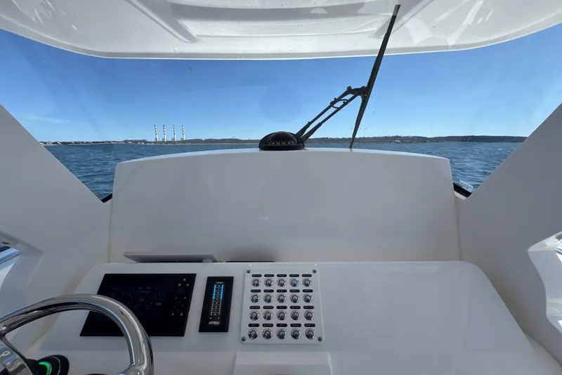 Slide: The Image of Intrepid 345 NOMAD SE 2025 - 41