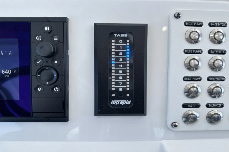 Slide: The Image of Intrepid 345 NOMAD SE 2025 - 42