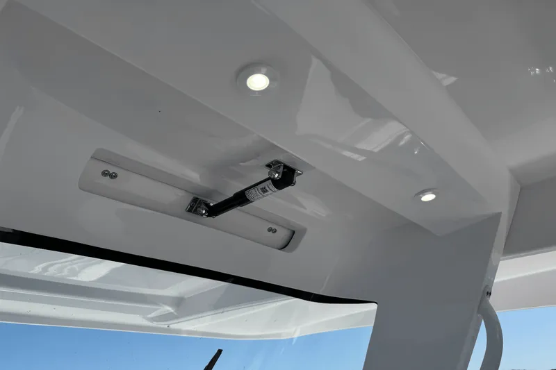 Slide: The Image of Intrepid 345 NOMAD SE 2025 - 43