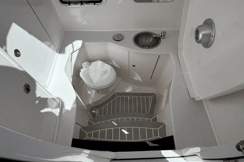 Slide: The Image of Intrepid 345 NOMAD SE 2025 - 49