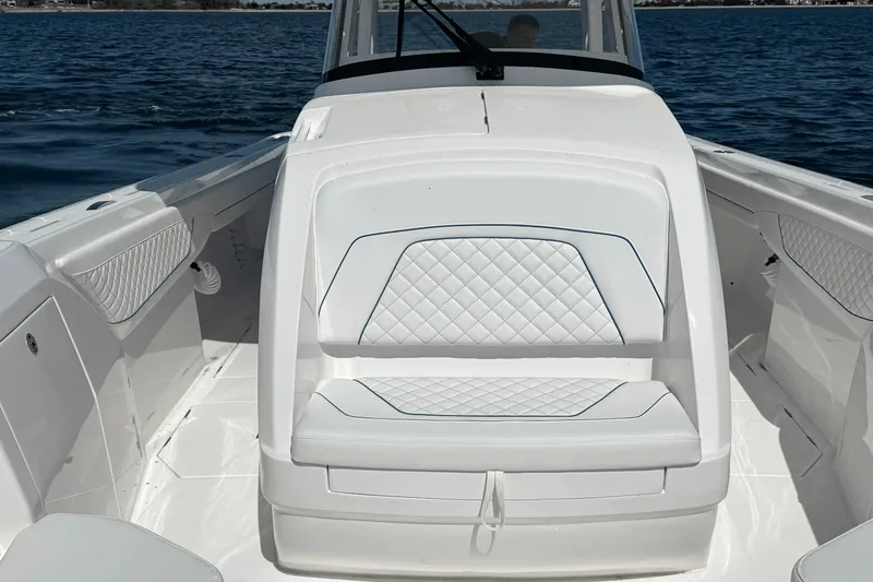 Slide: The Image of Intrepid 345 NOMAD SE 2025 - 55