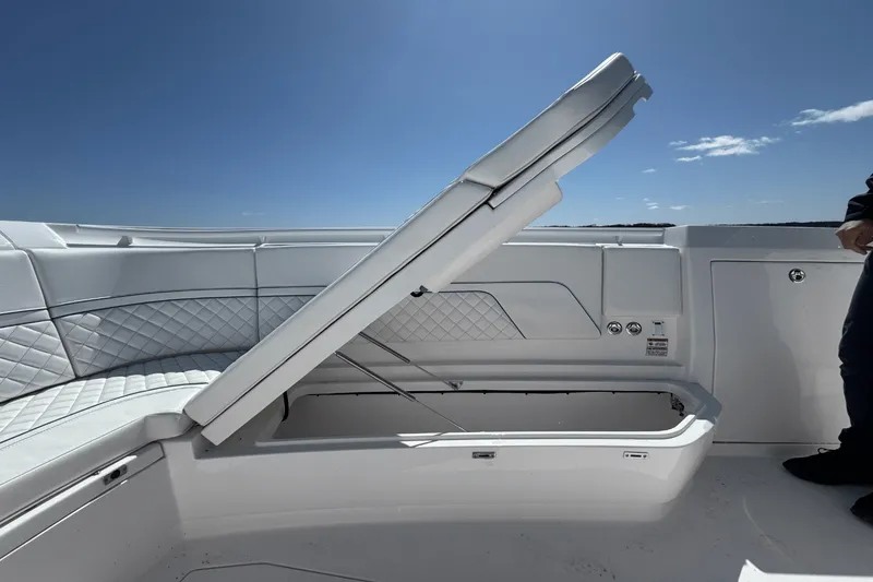 Slide: The Image of Intrepid 345 NOMAD SE 2025 - 57