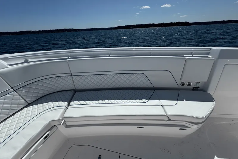 Slide: The Image of Intrepid 345 NOMAD SE 2025 - 58