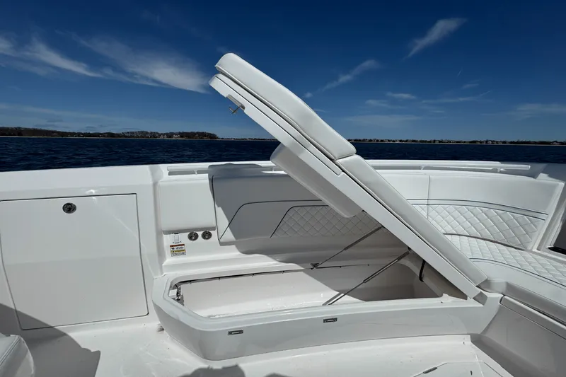 Slide: The Image of Intrepid 345 NOMAD SE 2025 - 59