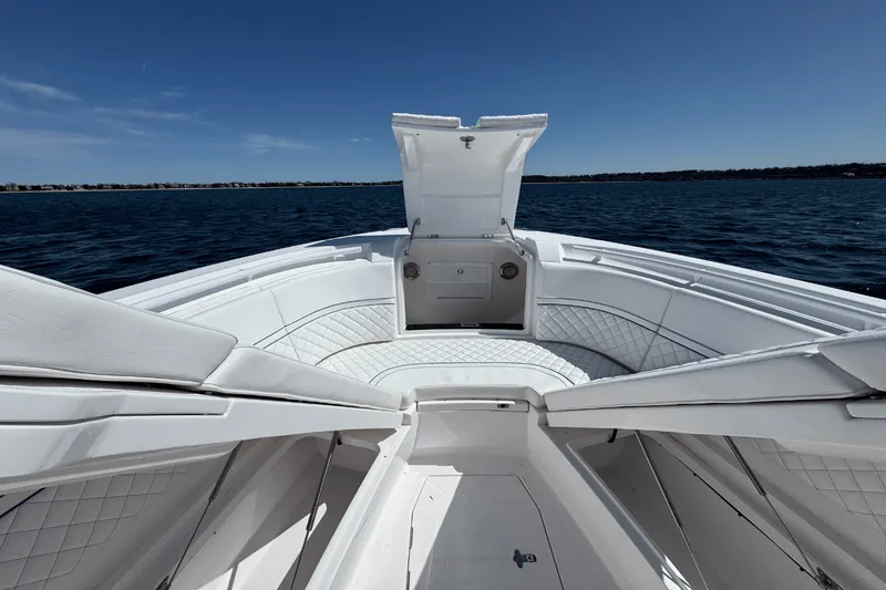 Slide: The Image of Intrepid 345 NOMAD SE 2025 - 60