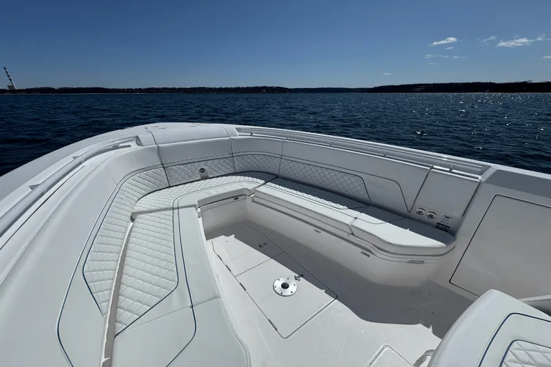 Slide: The Image of Intrepid 345 NOMAD SE 2025 - 63