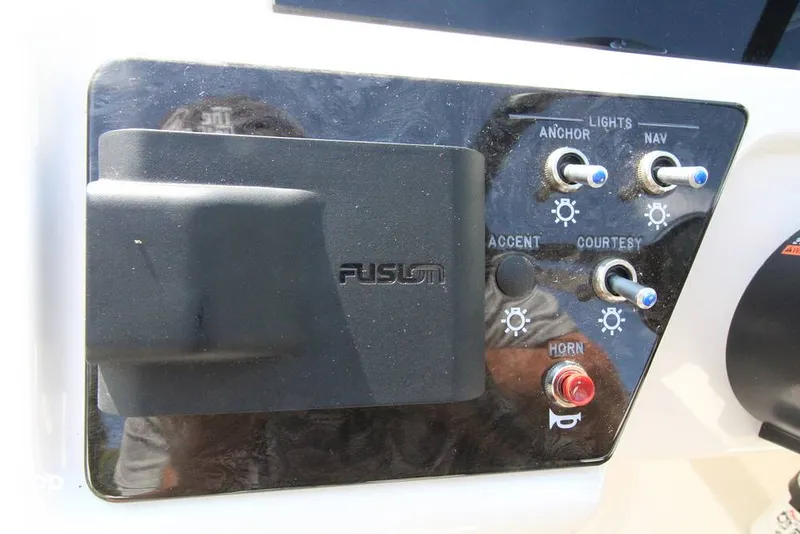 Slide: The Image of Sea Ray SPX 210 2021 - 12903650