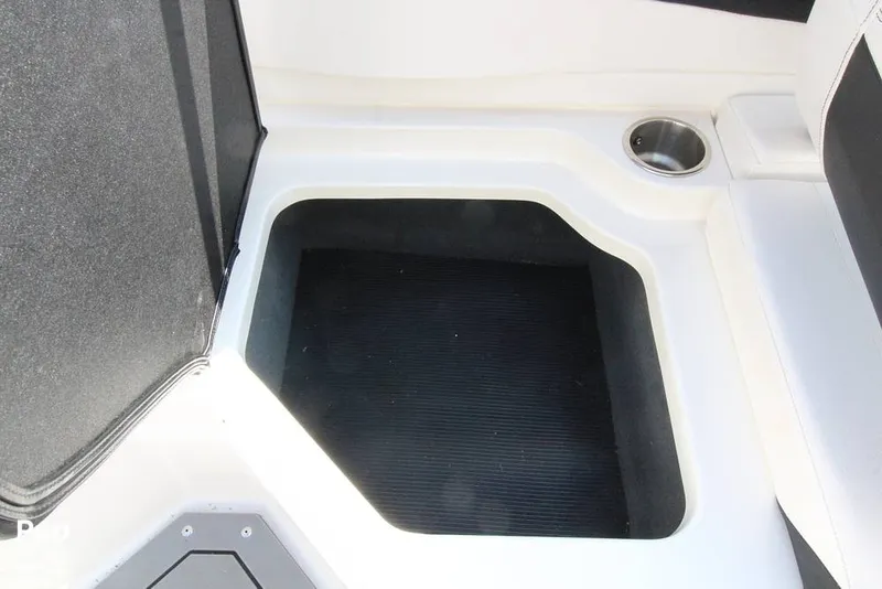 Slide: The Image of Sea Ray SPX 210 2021 - 12903679