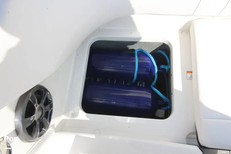 Slide: The Image of Fender Locker - 12903687