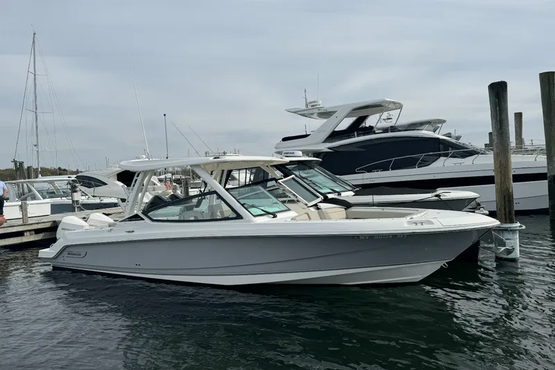 Slide: The Image of Boston Whaler 280 Vantage 2023 - 1