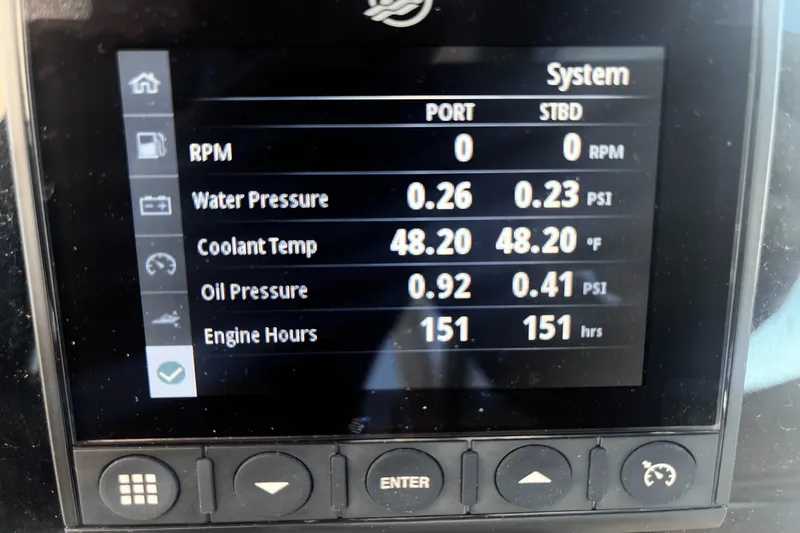 Slide: The Image of Boston Whaler 280 Vantage 2023 - 24