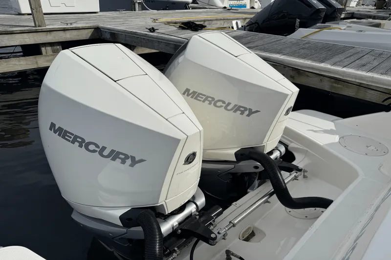 Slide: The Image of Boston Whaler 280 Vantage 2023 - 3