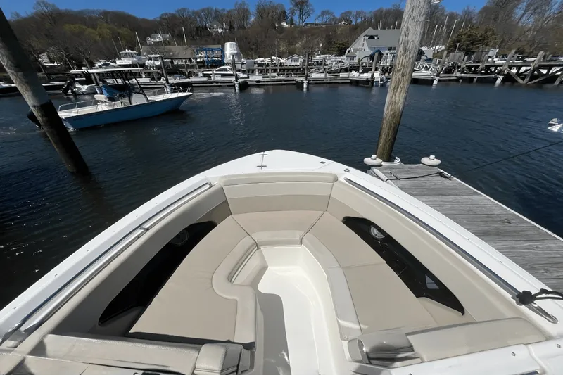 Slide: The Image of Boston Whaler 280 Vantage 2023 - 40
