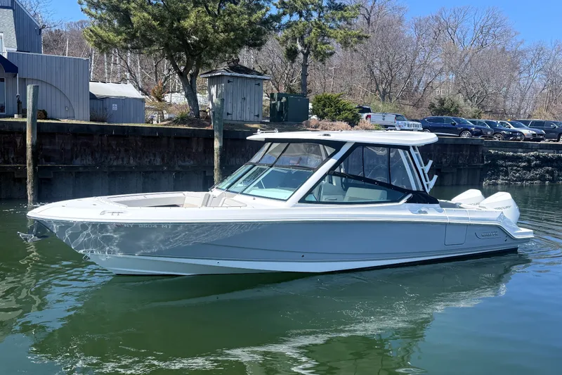 Slide: The Image of Boston Whaler 280 Vantage 2023 - 42
