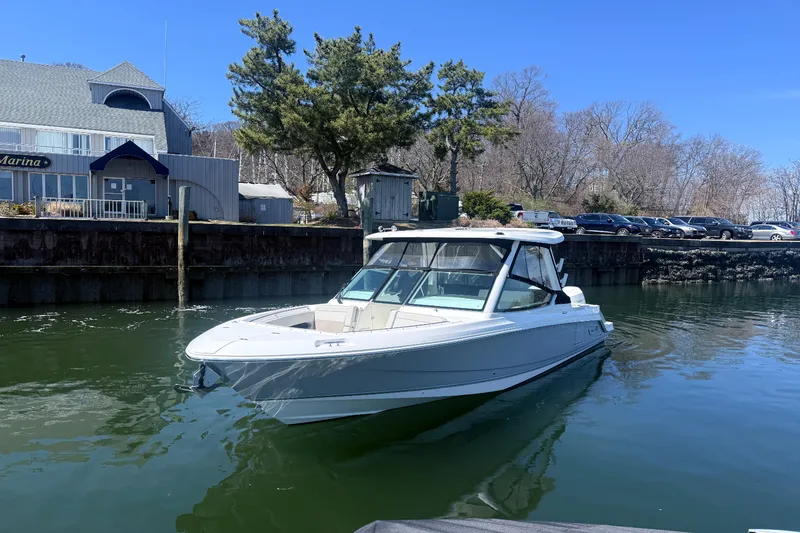Slide: The Image of Boston Whaler 280 Vantage 2023 - 44