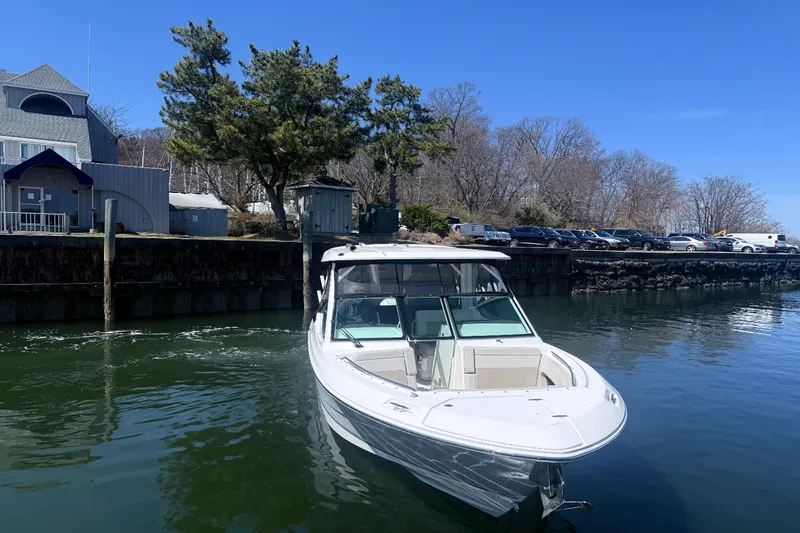 Slide: The Image of Boston Whaler 280 Vantage 2023 - 46