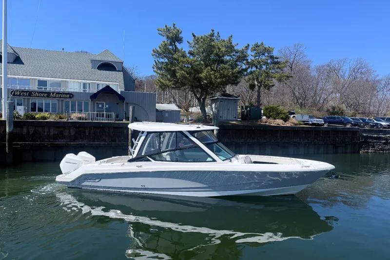 Slide: The Image of Boston Whaler 280 Vantage 2023 - 47