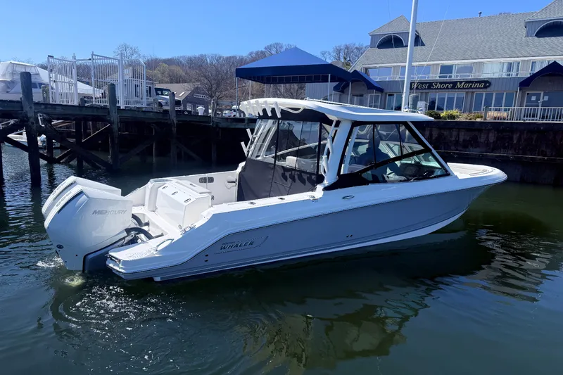 Slide: The Image of Boston Whaler 280 Vantage 2023 - 48