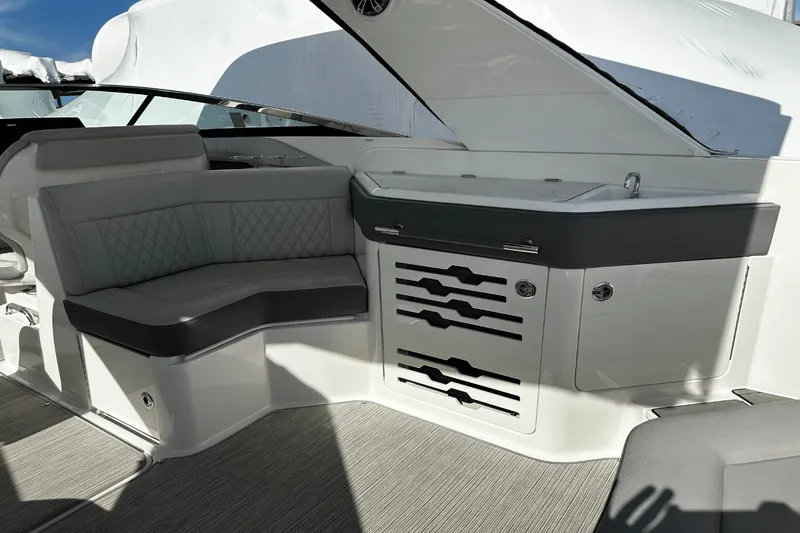 Slide: The Image of Sea Ray 310 SLX 2023 - 12