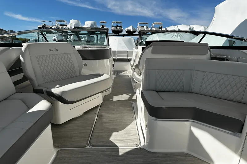Slide: The Image of Sea Ray 310 SLX 2023 - 16