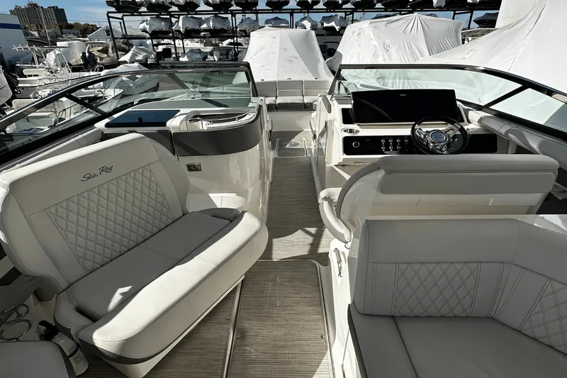 Slide: The Image of Sea Ray 310 SLX 2023 - 17