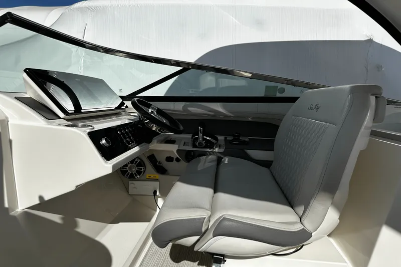 Slide: The Image of Sea Ray 310 SLX 2023 - 19