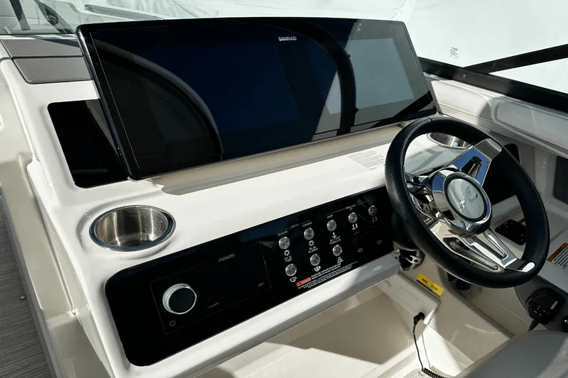 Slide: The Image of Sea Ray 310 SLX 2023 - 24