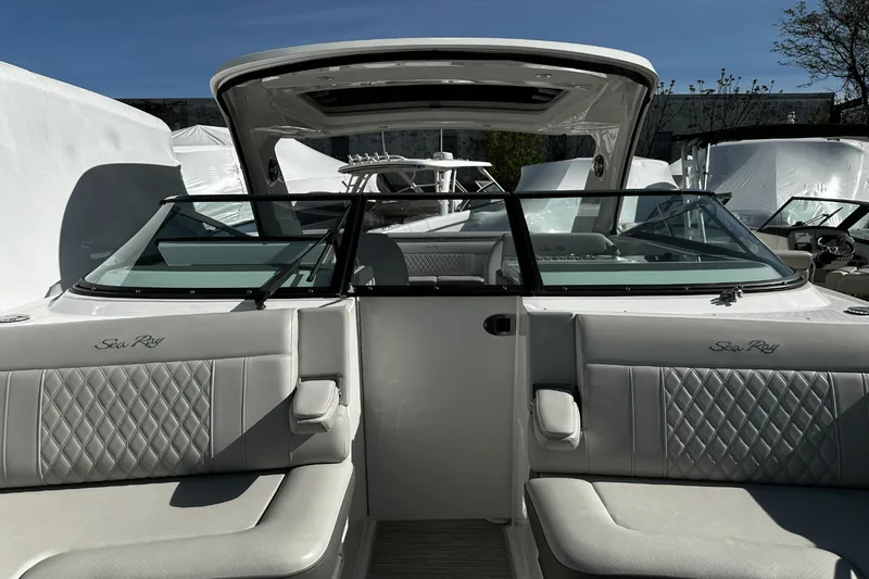 Slide: The Image of Sea Ray 310 SLX 2023 - 29