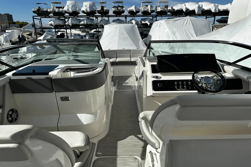 Slide: The Image of Sea Ray 310 SLX 2023 - 33