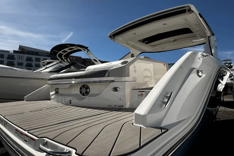 Slide: The Image of Sea Ray 310 SLX 2023 - 36