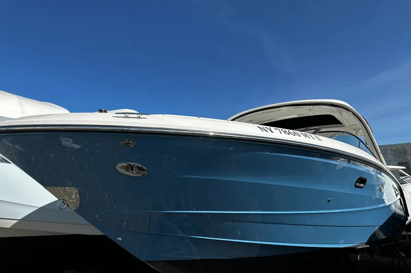 Slide: The Image of Sea Ray 310 SLX 2023 - 39