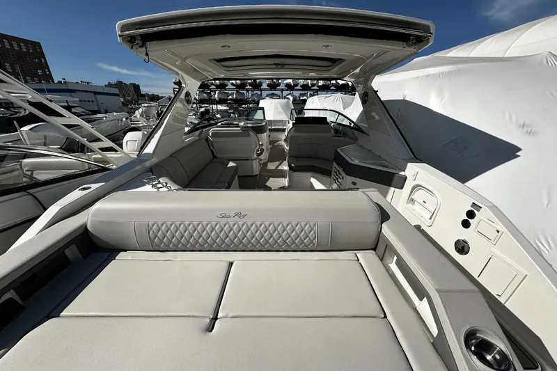 Slide: The Image of Sea Ray 310 SLX 2023 - 4