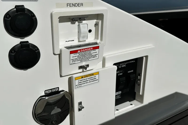 Slide: The Image of Sea Ray 310 SLX 2023 - 5