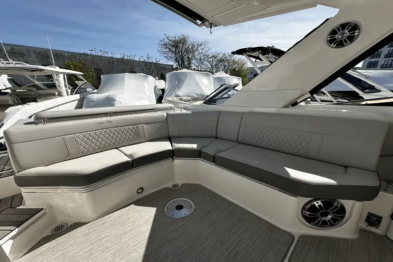 Slide: The Image of Sea Ray 310 SLX 2023 - 6