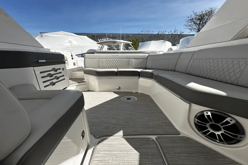 Slide: The Image of Sea Ray 310 SLX 2023 - 7