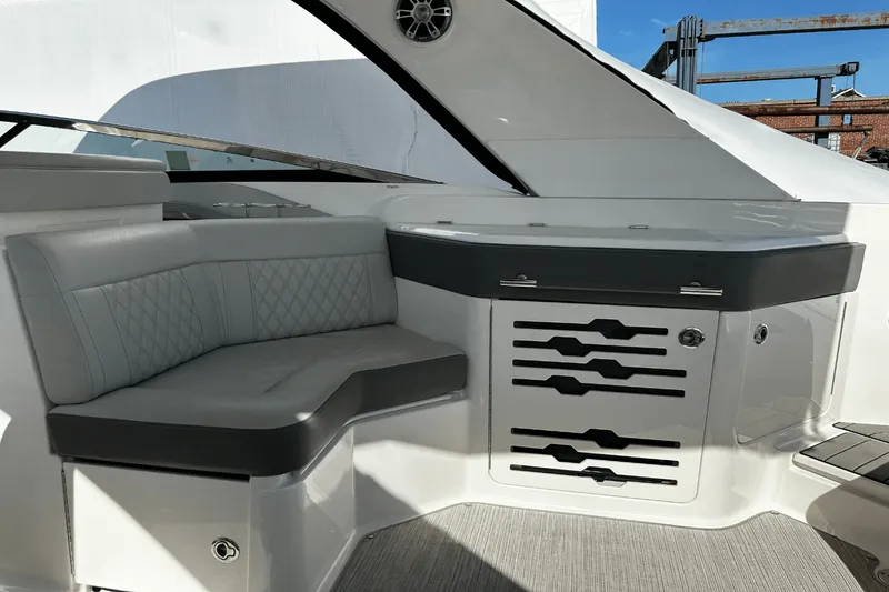 Slide: The Image of Sea Ray 310 SLX 2023 - 9