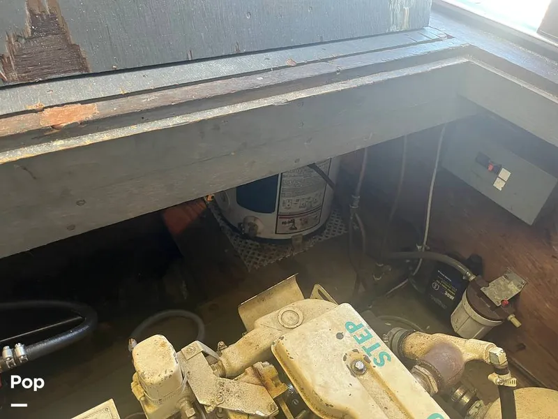 Slide: The Image of Egg Harbor 40 Flybridge Sedan Cruiser 1974 - 12986430