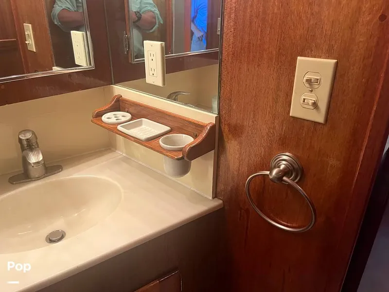 Slide: The Image of Egg Harbor 40 Flybridge Sedan Cruiser 1974 - 12986358