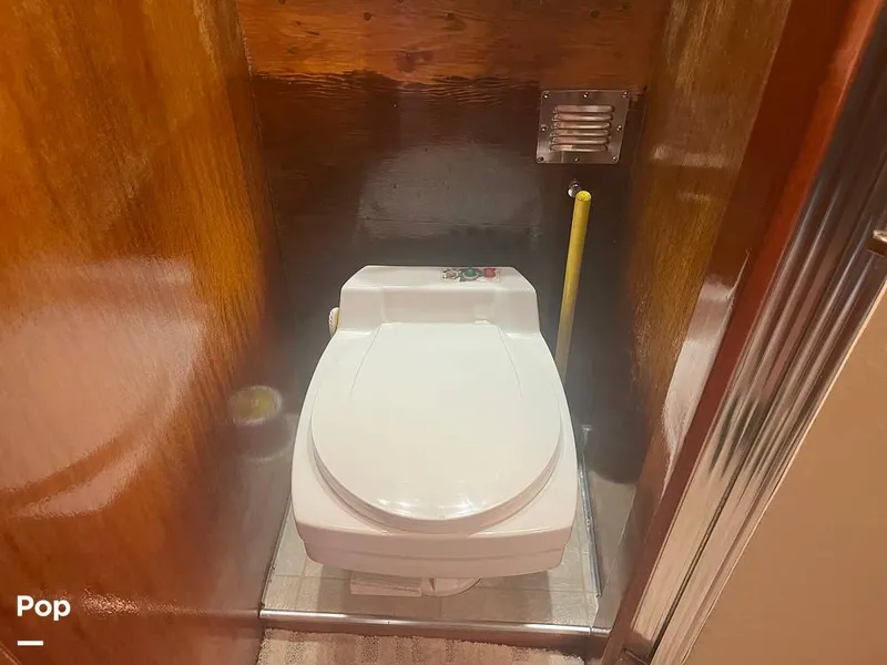 Slide: The Image of Egg Harbor 40 Flybridge Sedan Cruiser 1974 - 12986359