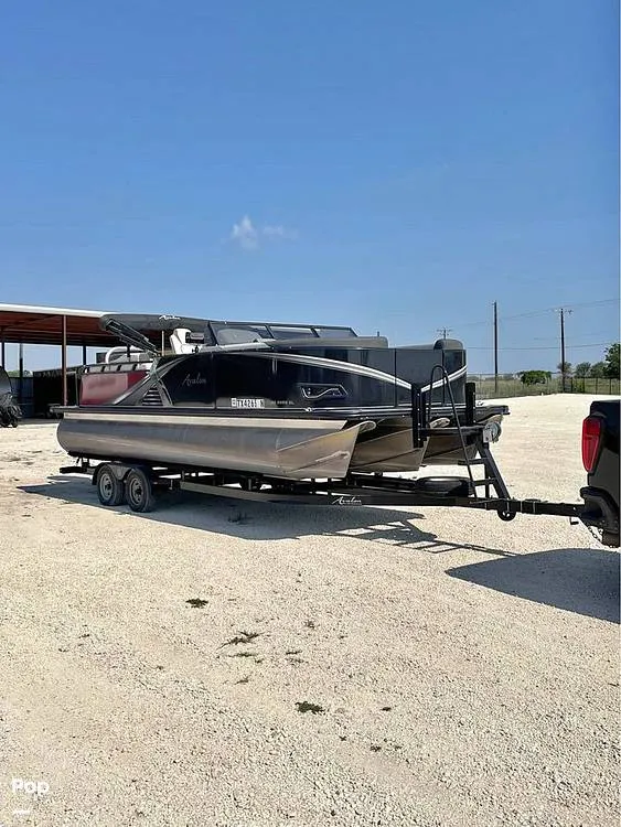 Regency 250 DL3 2023 - Marine Source