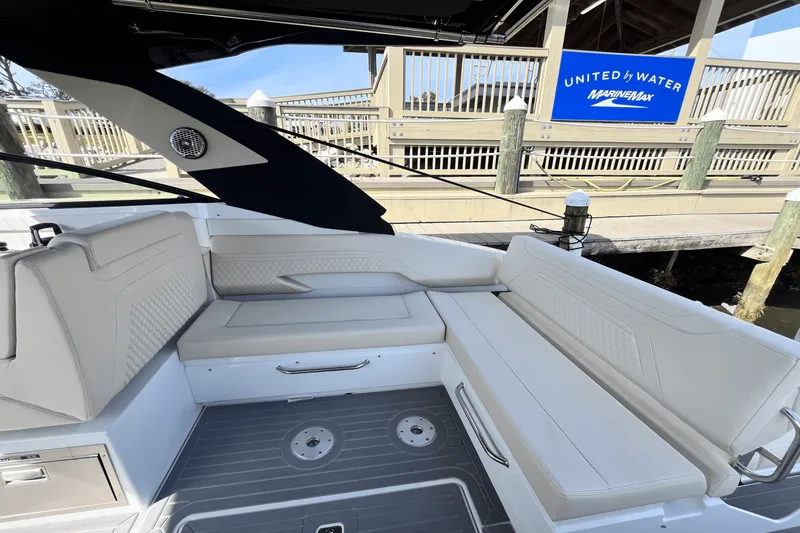 Slide: The Image of Cruisers 34 GLS Outboard 2025 - 11