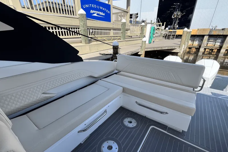 Slide: The Image of Cruisers 34 GLS Outboard 2025 - 12