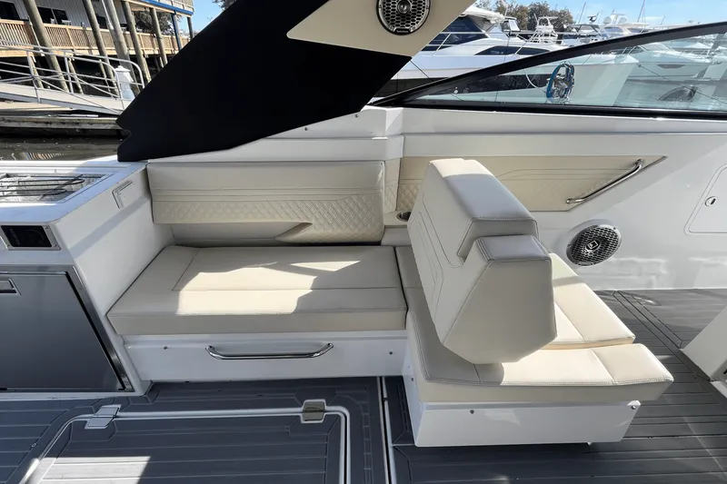 Slide: The Image of Cruisers 34 GLS Outboard 2025 - 13