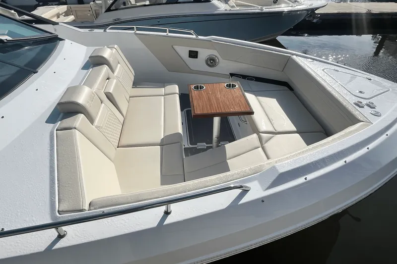 Slide: The Image of Cruisers 34 GLS Outboard 2025 - 23