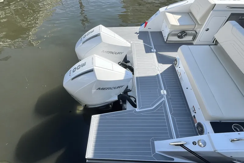 Slide: The Image of Cruisers 34 GLS Outboard 2025 - 7