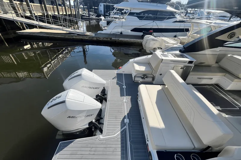 Slide: The Image of Cruisers 34 GLS Outboard 2025 - 9